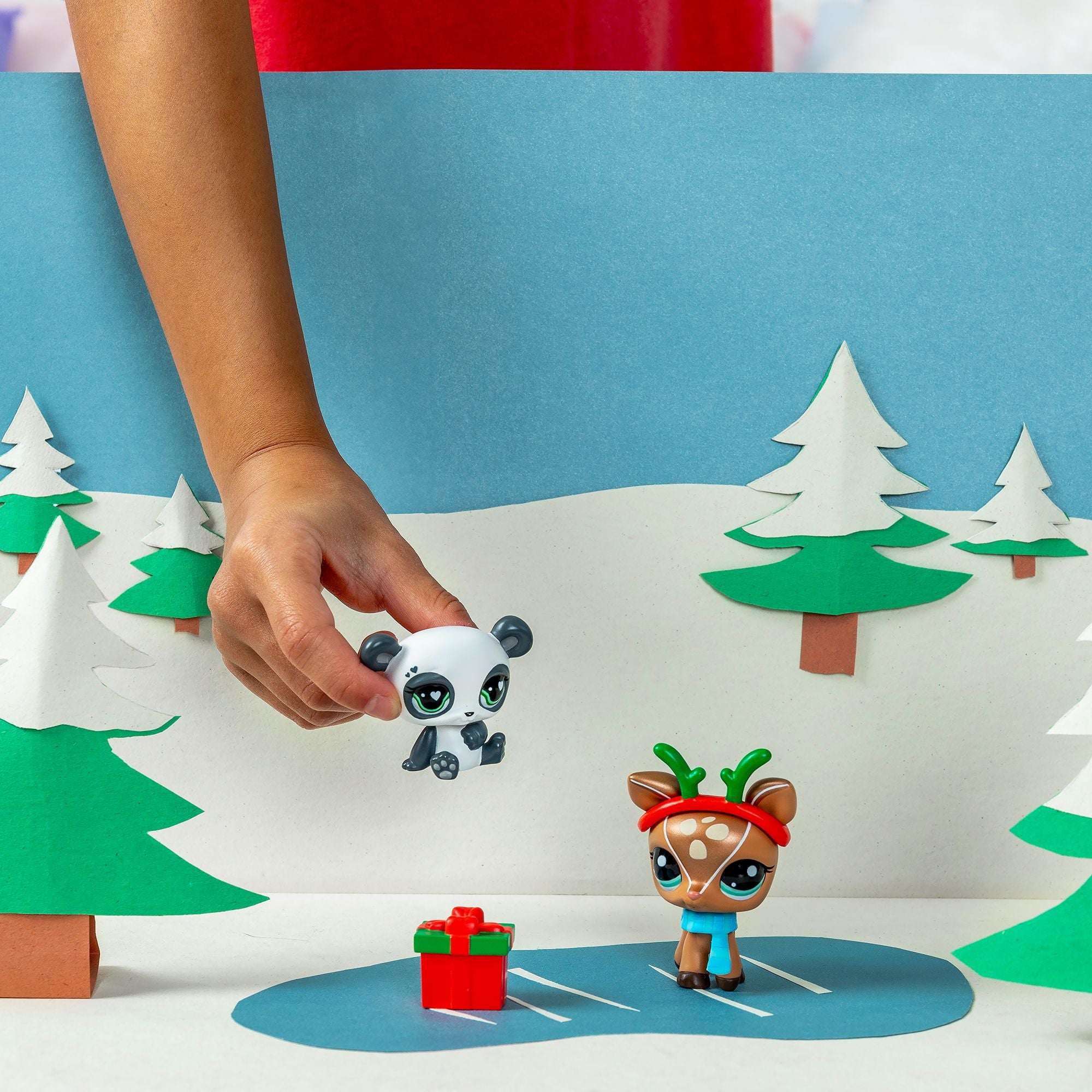 Littlest Pet Shop Holiday Pet Pairs Relay Winter Pals