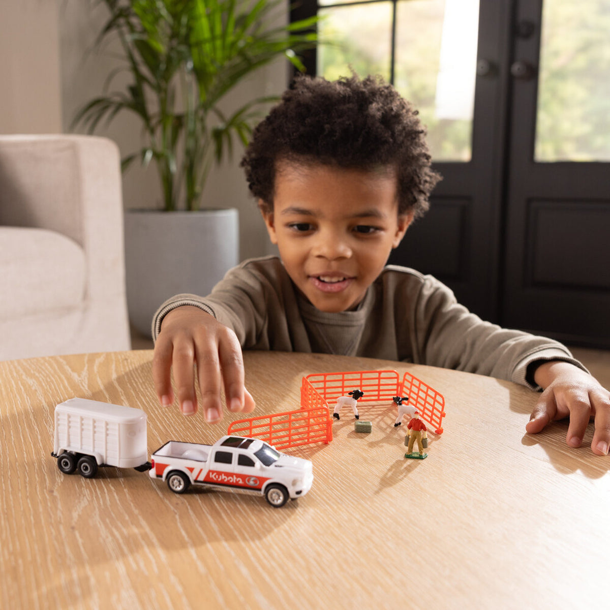TOMY Kubota 1:64 Front End Loader Farm Set 10 Piece Assorted Styles