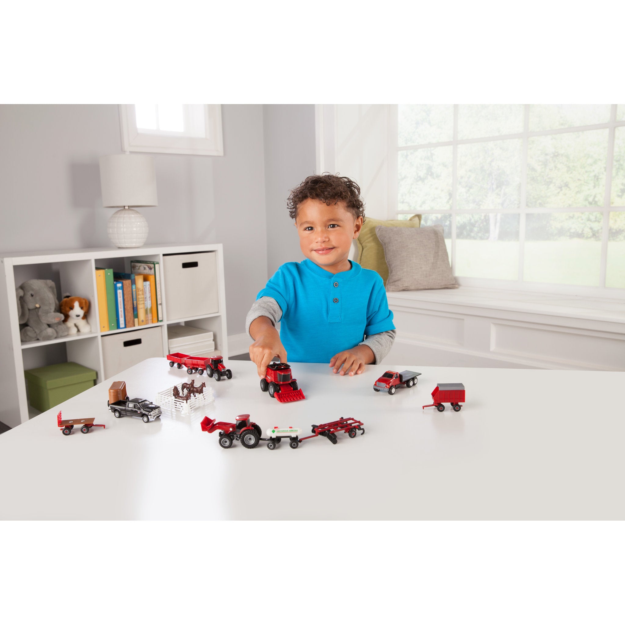 TOMY Case IH Die-Cast 1:64 Farm Toy 20 Piece Playset