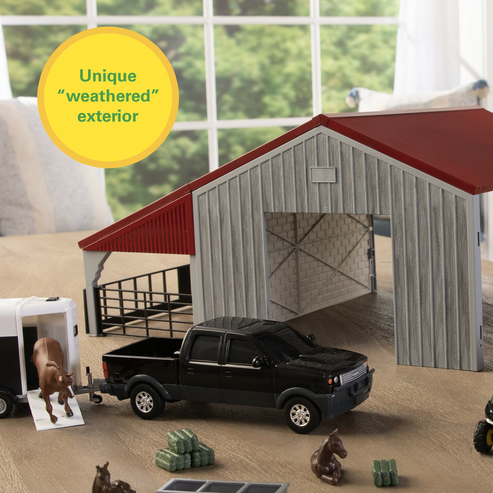 John Deere 1:32 Weathered Barn Playset - Horses
