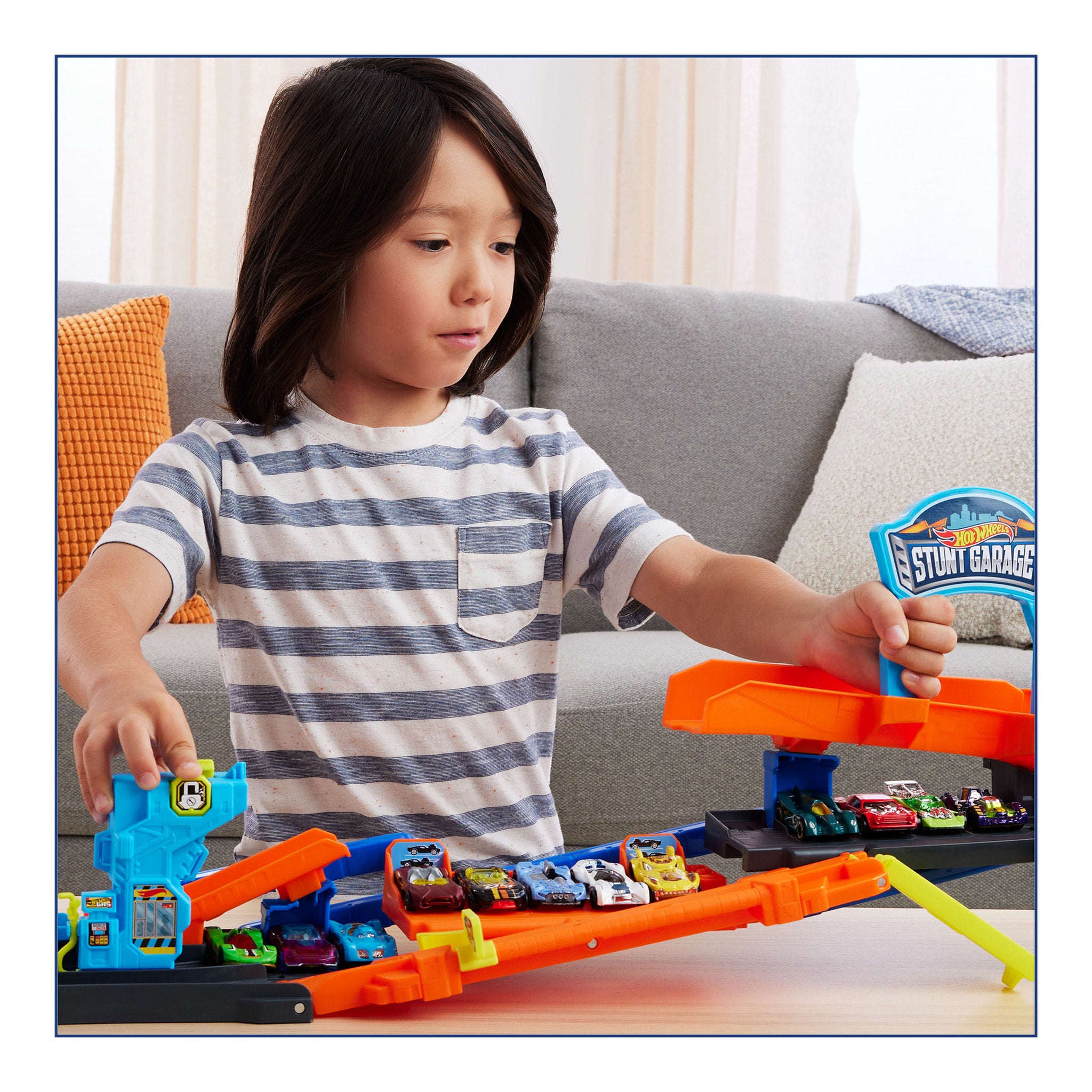 Hot Wheels City Transforming Stunt Garage Track Set