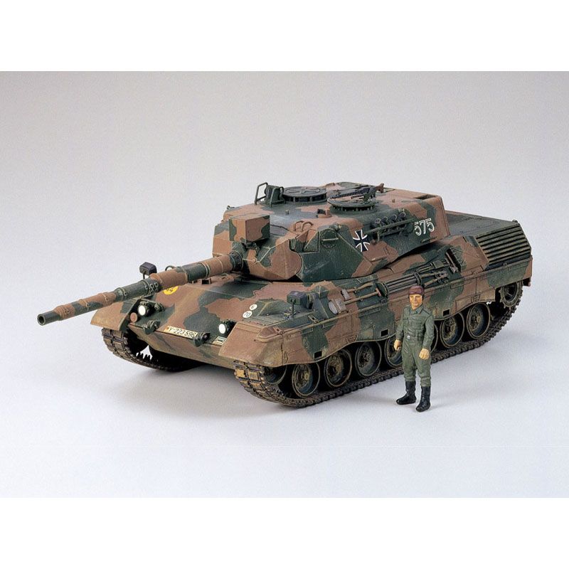 Tamiya 1:35 West German Leopard A4 Model Kit