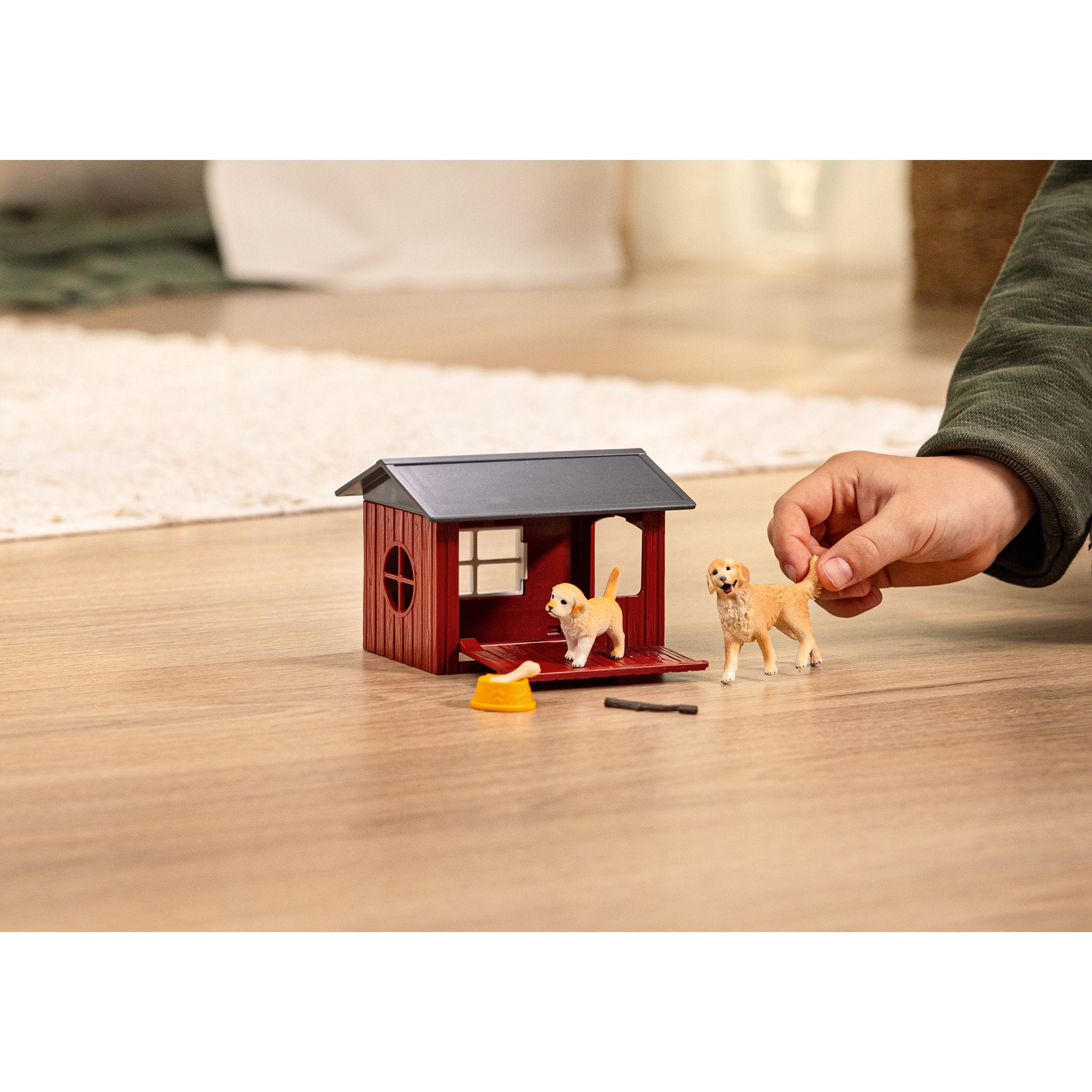 Schleich Dog Kennel with Golden Retrievers Set