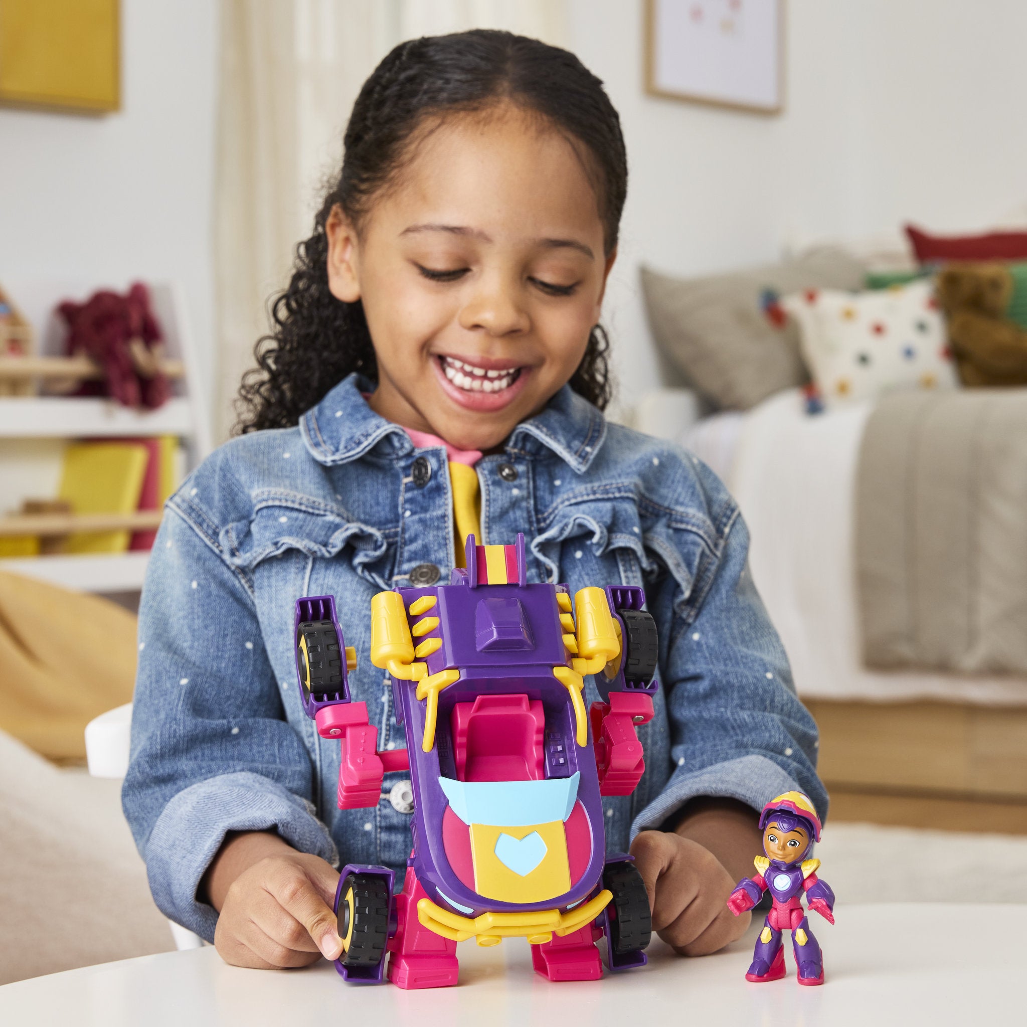 Marvel Iron Man and His Awesome Friends 
Ironheart 2-In-1 Mech Suit & Vehicle