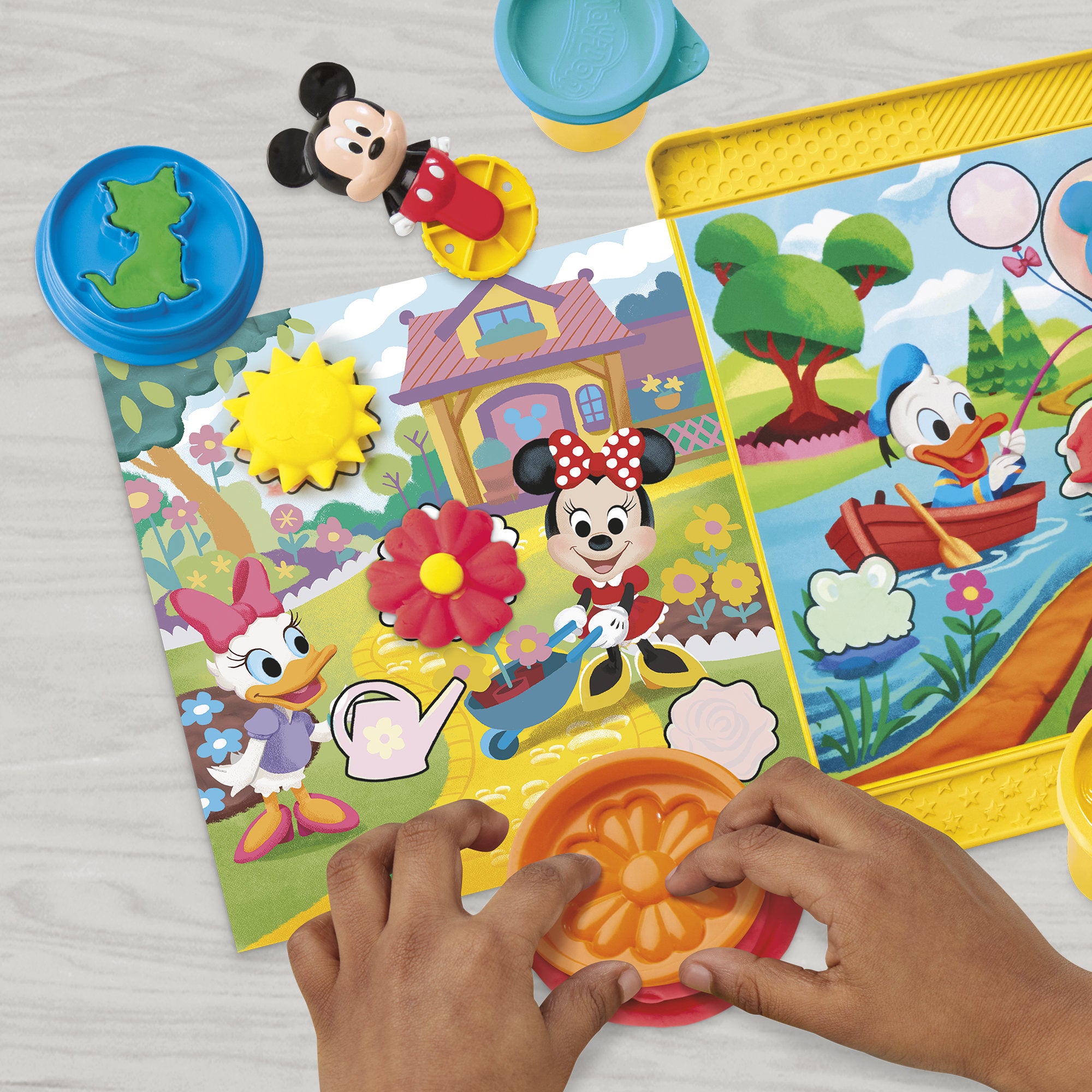 Play-Doh Disney Junior Mickey Mouse Clubhouse Shape a Story Set