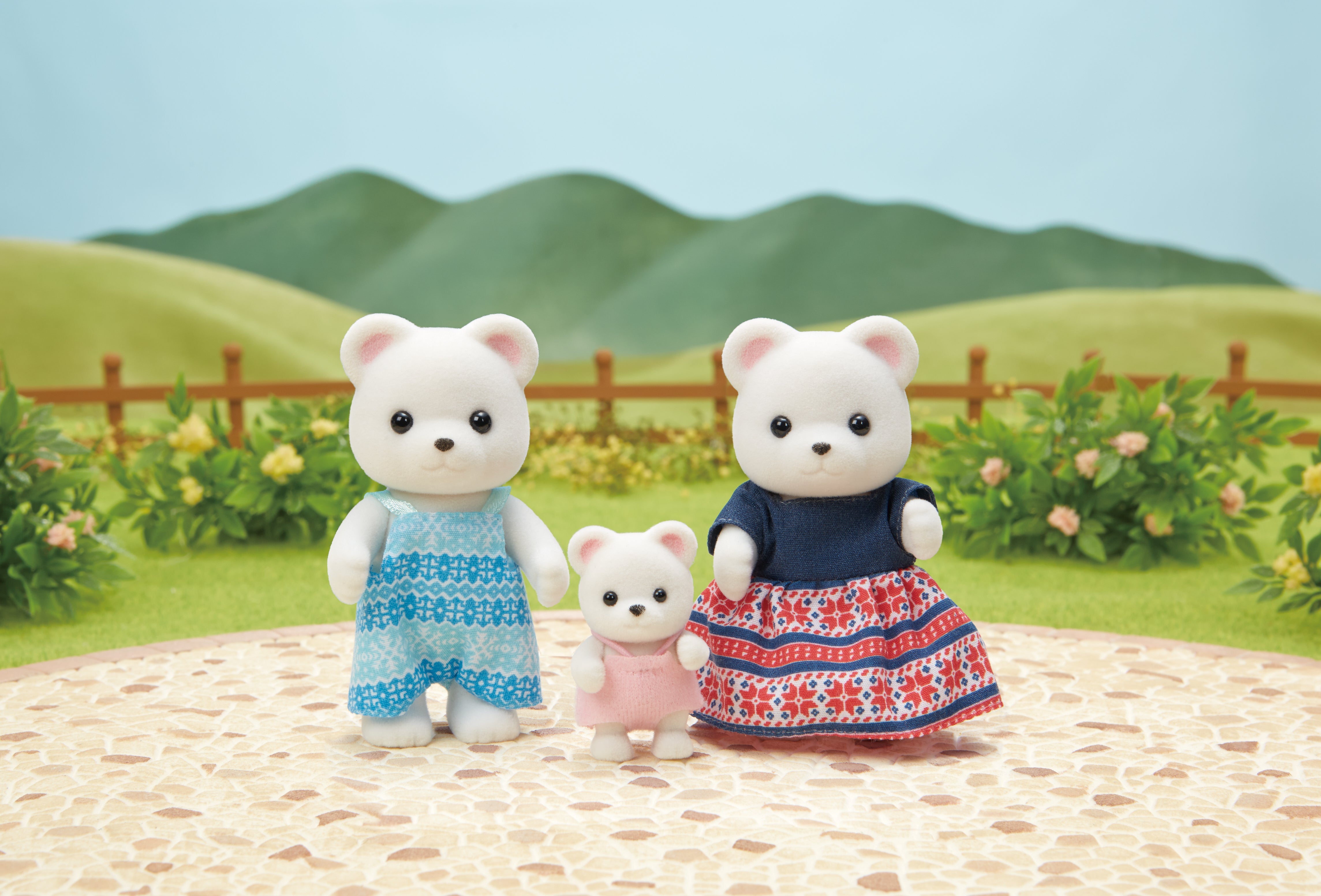 Sylvanian Families Polar Bear Family 3 Pack