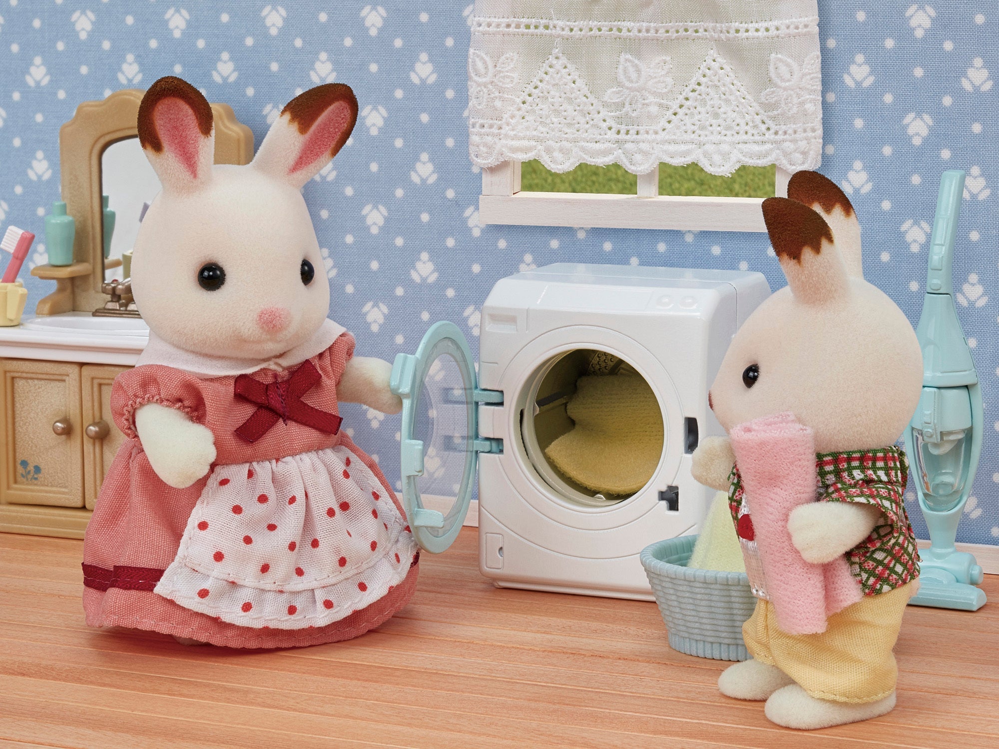 Sylvanian Families Laundry & Vacuum Cleaner Accessories Set