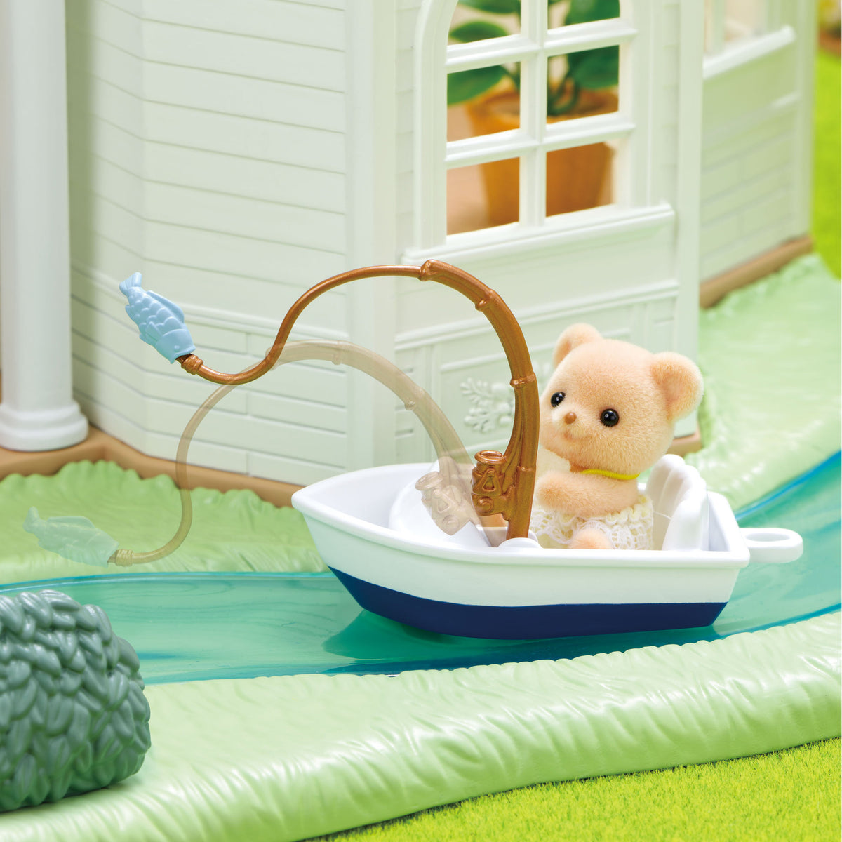 Sylvanian Families Red Roof Riverside Manor