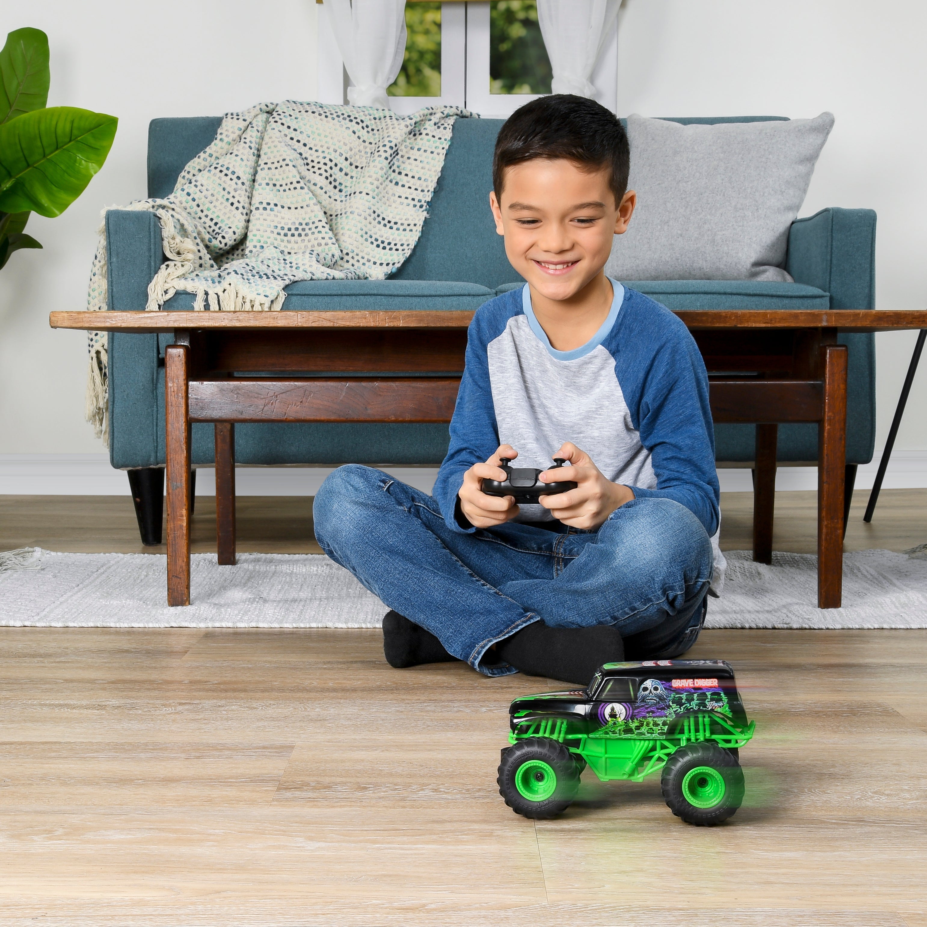 Monster Jam 1:24 RC Monster Truck Grave Digger