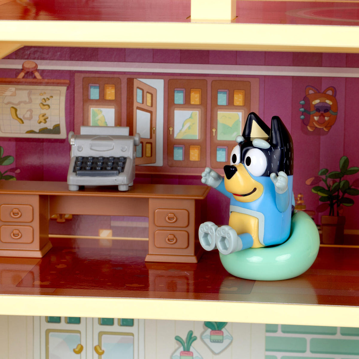 Bluey's Light & Suprise Heeler House Playset