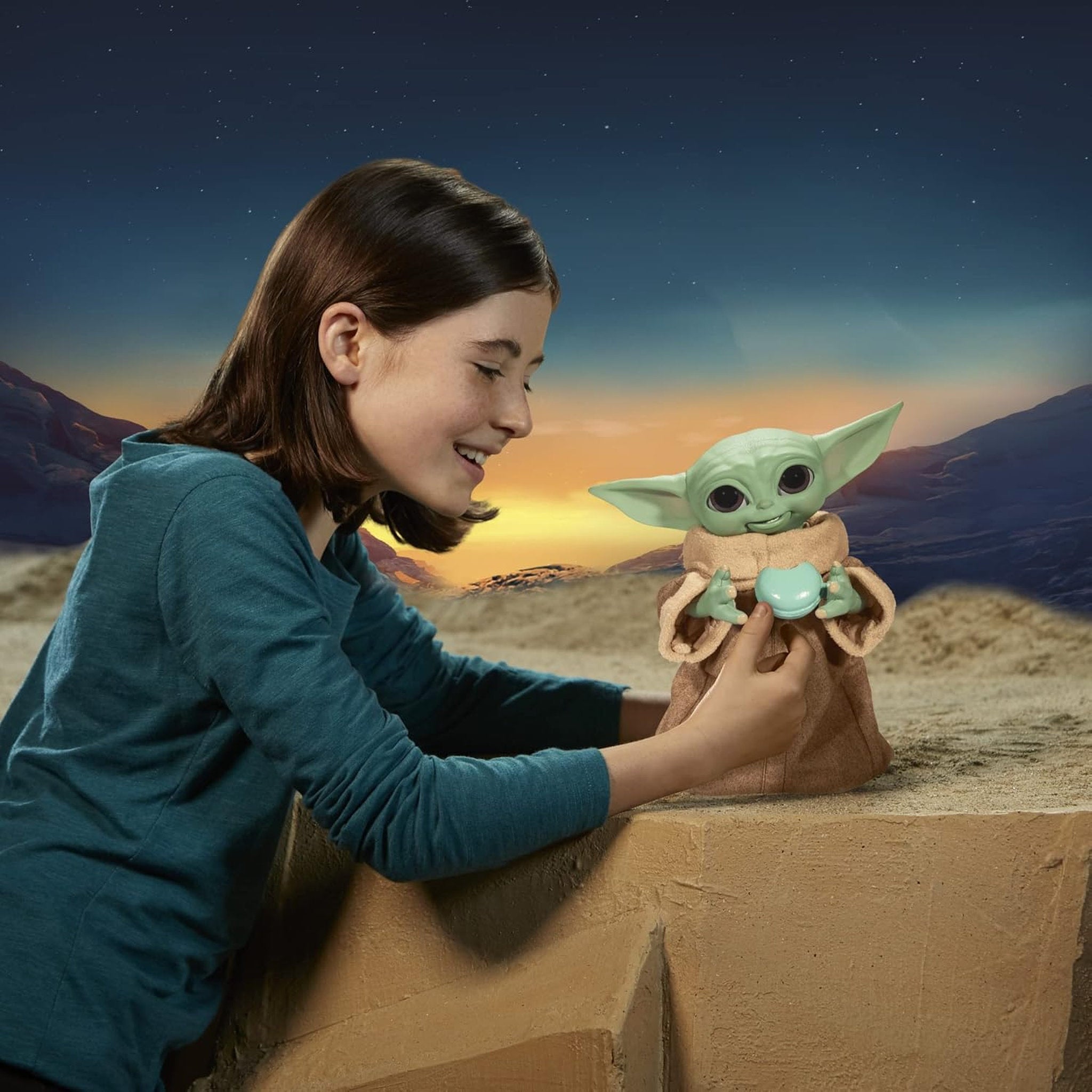 Star Wars The Mandalorian and Grogu 6.5 Inch Snackin' Grogu
