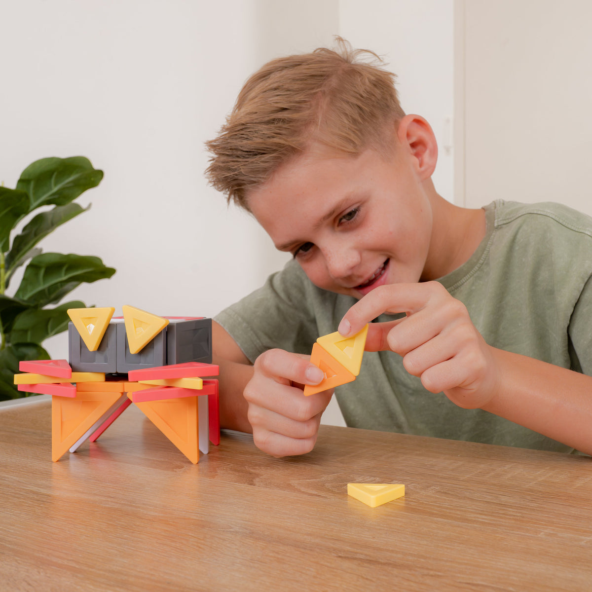 CONNETIX Pro Magnetic Tiles 36 Piece - Build it 4 Ways Creatures