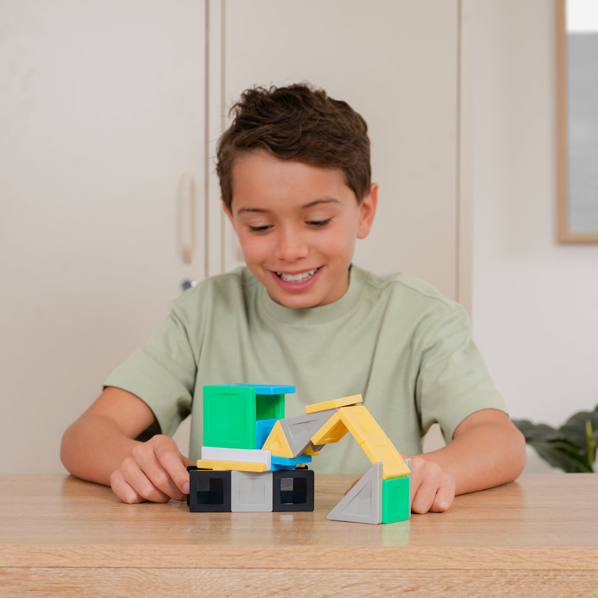 CONNETIX Pro Magnetic Tiles 30 Piece - Build it 4 Ways Vehicles