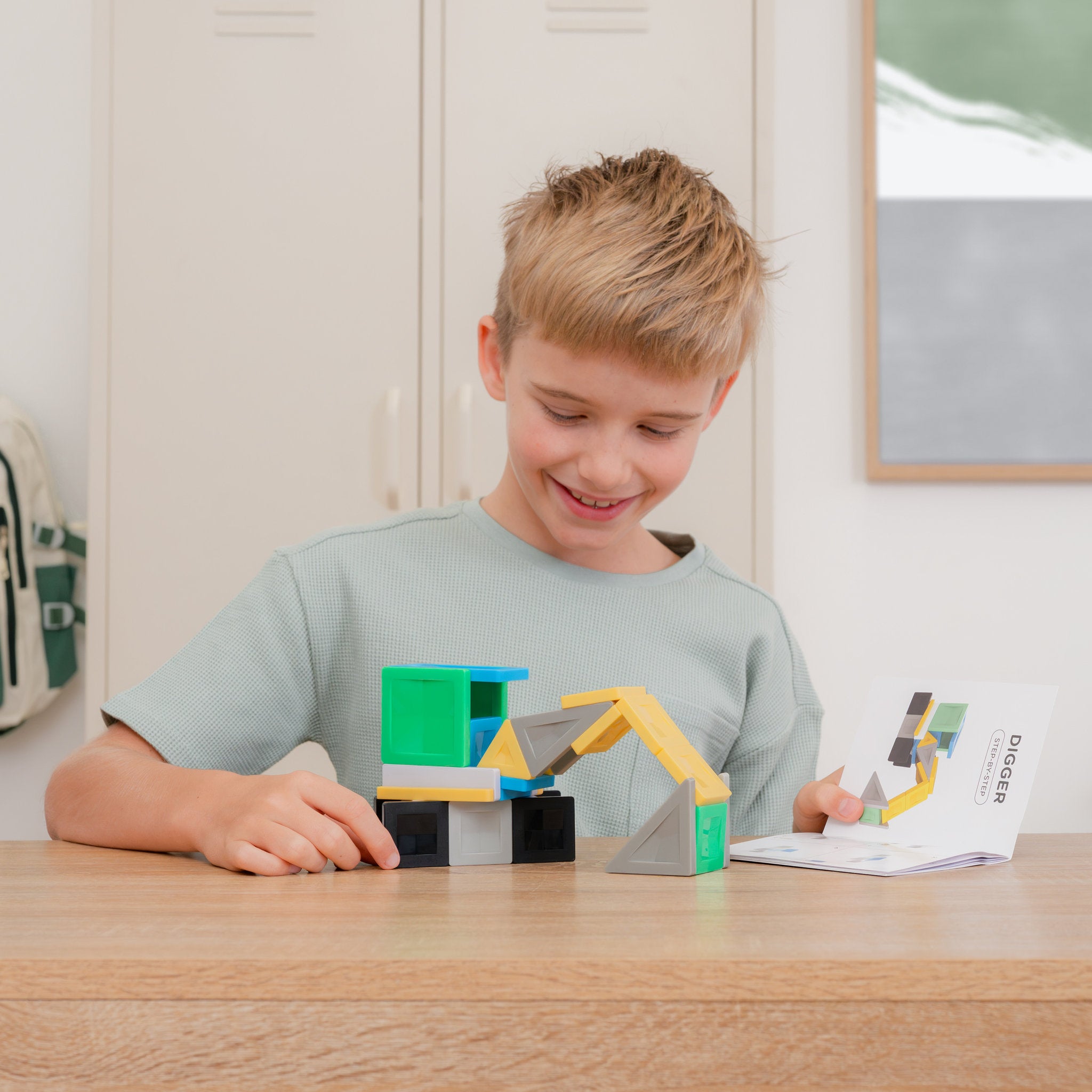 CONNETIX Pro Magnetic Tiles 30 Piece - Build it 4 Ways Vehicles