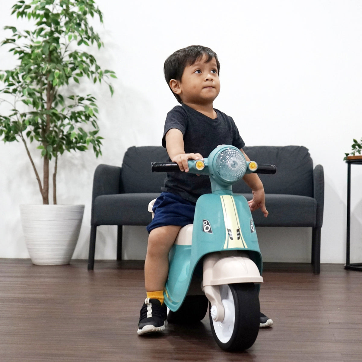 Volta Foot To Floor Kids Ride On Push Scooter - Green