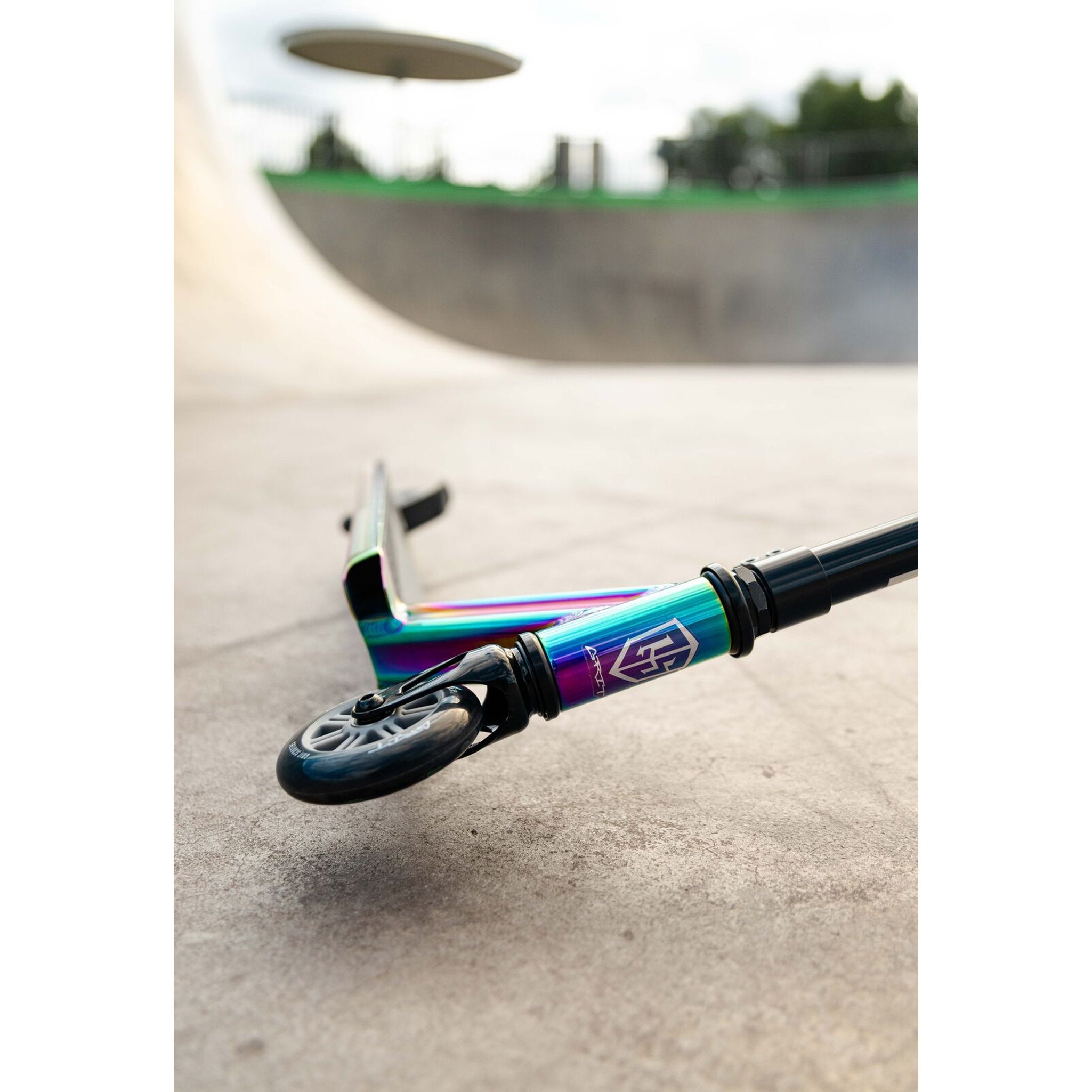 Grit Buzz Mini Stunt Scooter - Neochrome