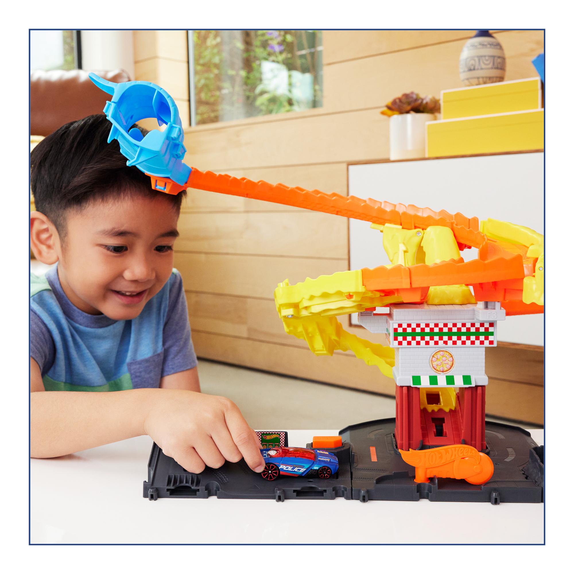 Hot Wheels City Cobra Slam Pizza Attack