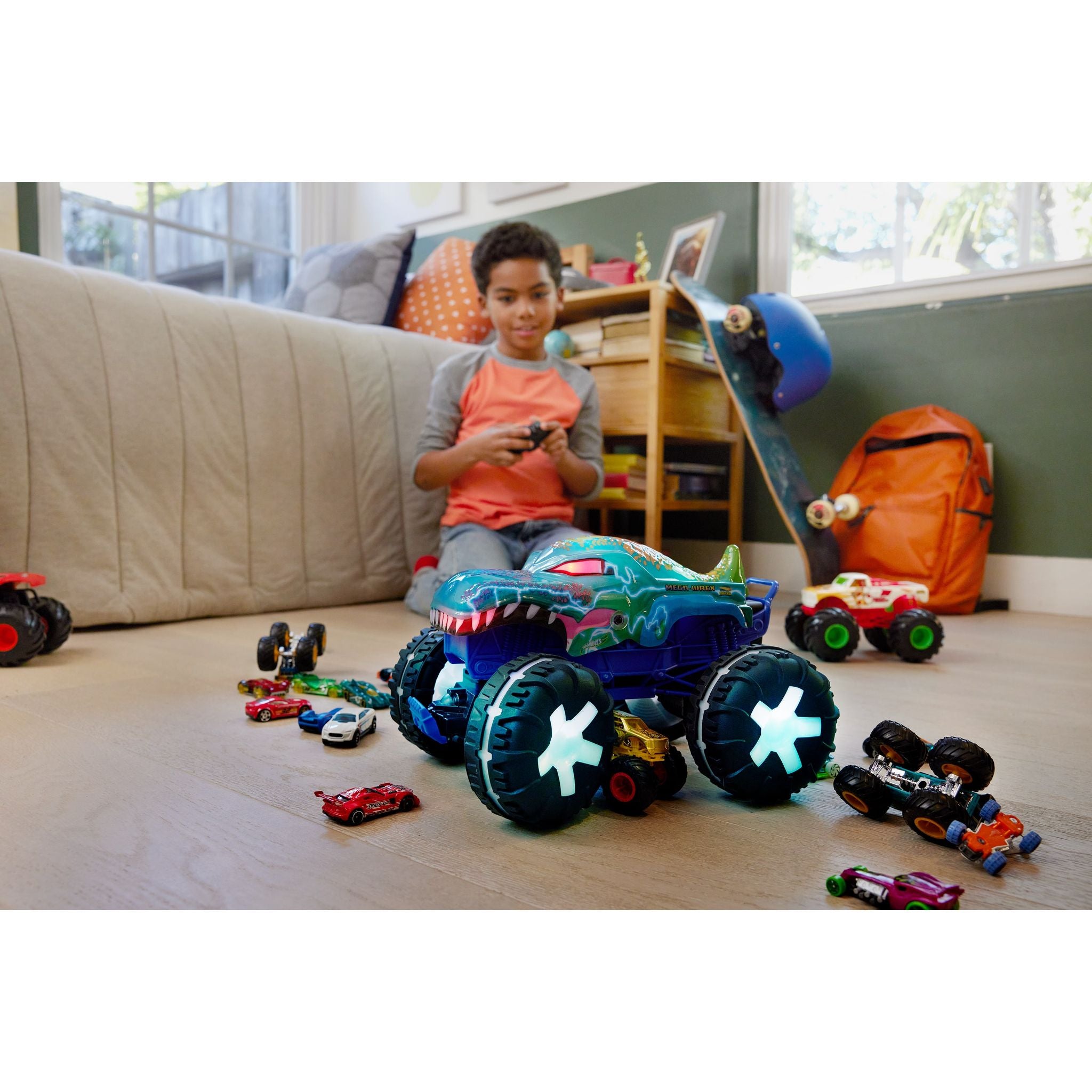 Hot Wheels Monster Trucks 1:15 Power Smashers RC Mega Wrex Alive Vehicle