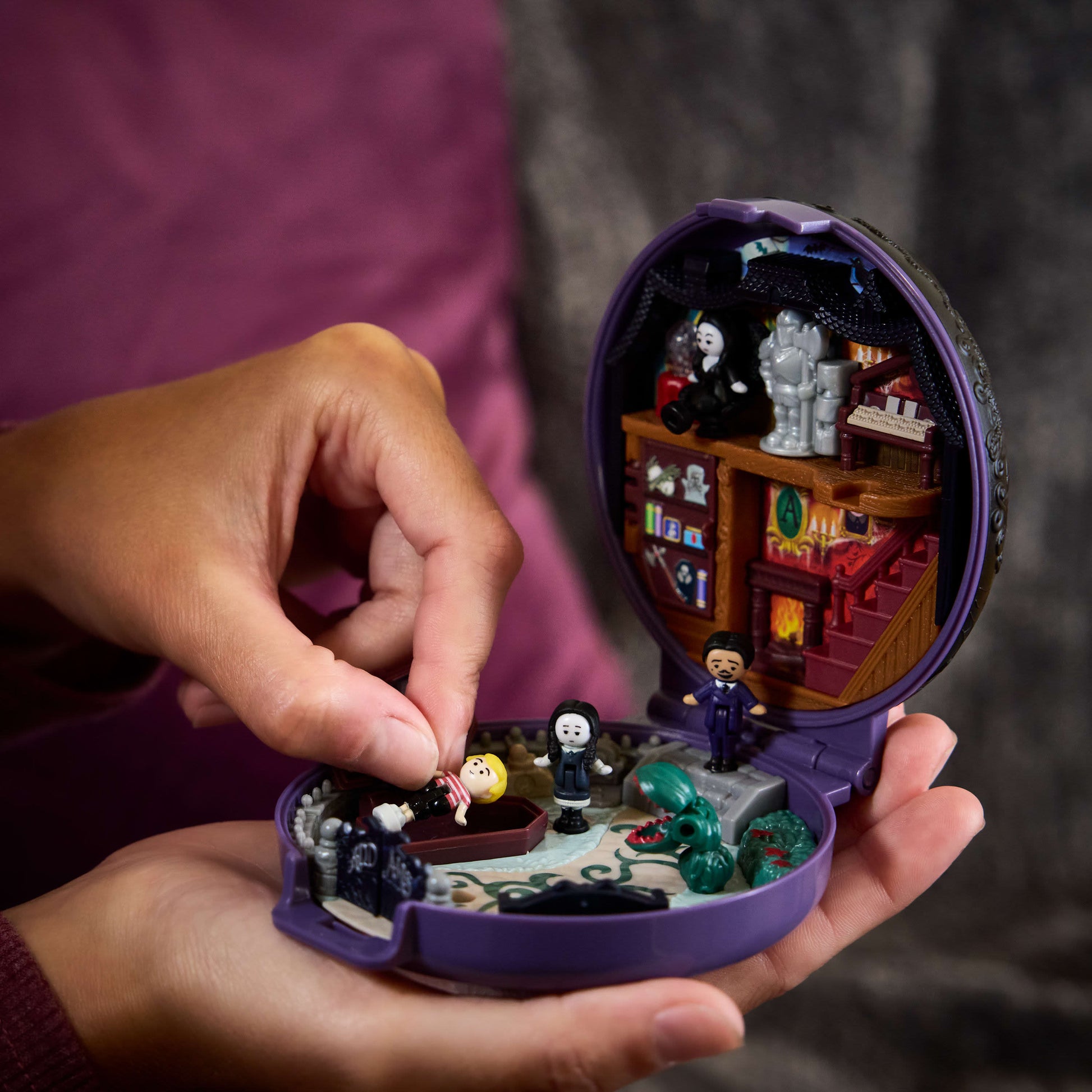 Polly Pocket Collector The Addams Family Compact Set – Toyworld