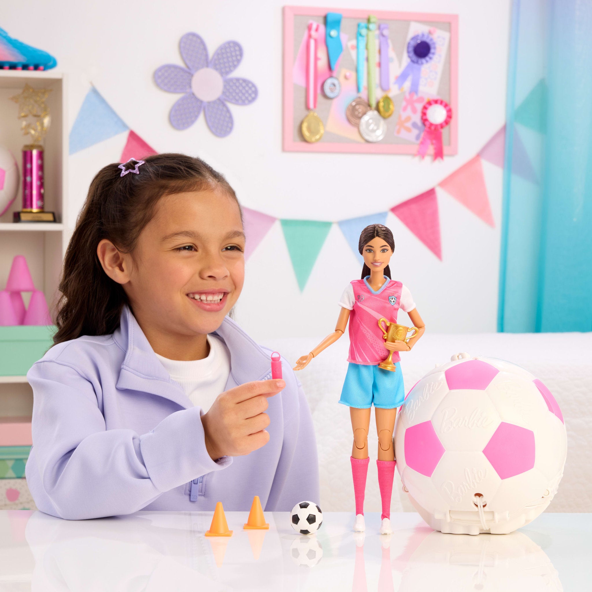 Barbie Team Roll and Reveal Soccer Ball
