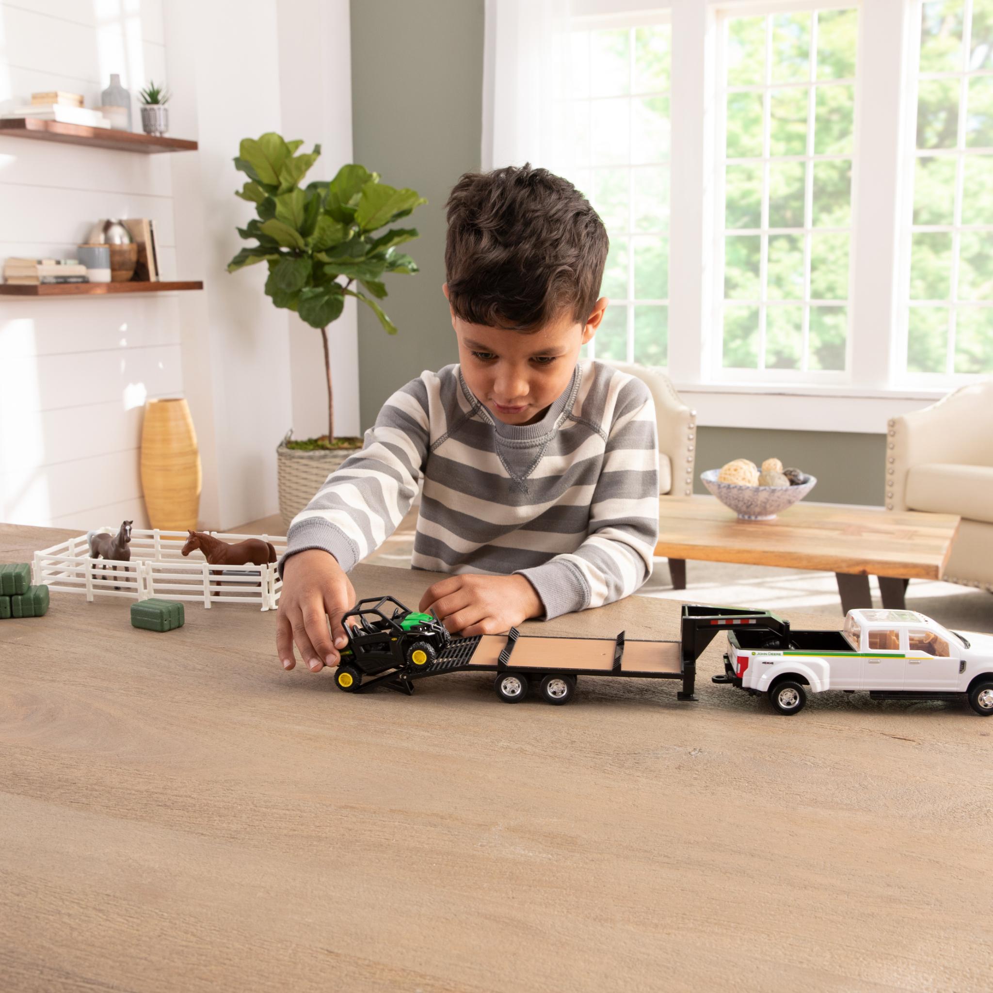 John Deere 1:32 Ford Pickup With John Deere Gator On Trailer (Plus Horses & Yards)