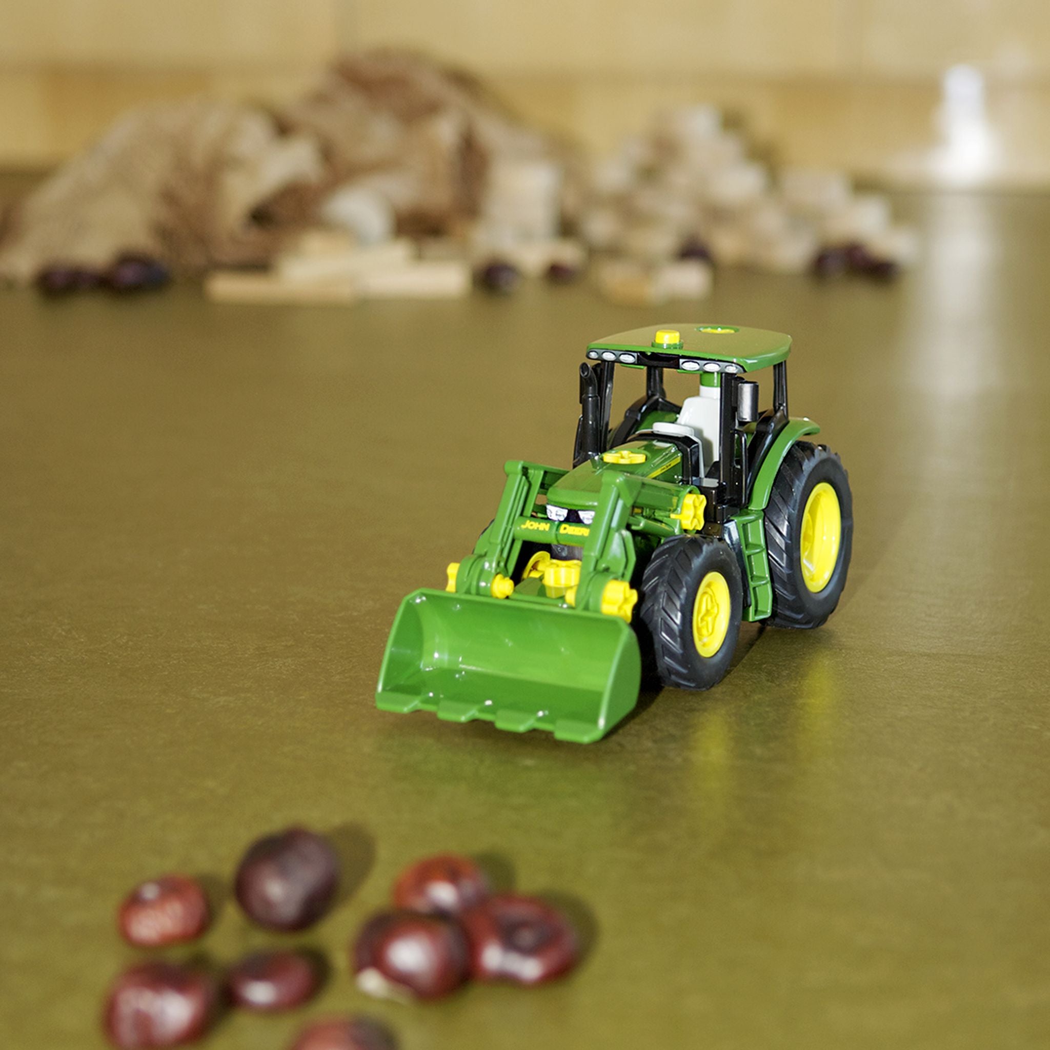 John Deere 6215R 1:24 Tractor