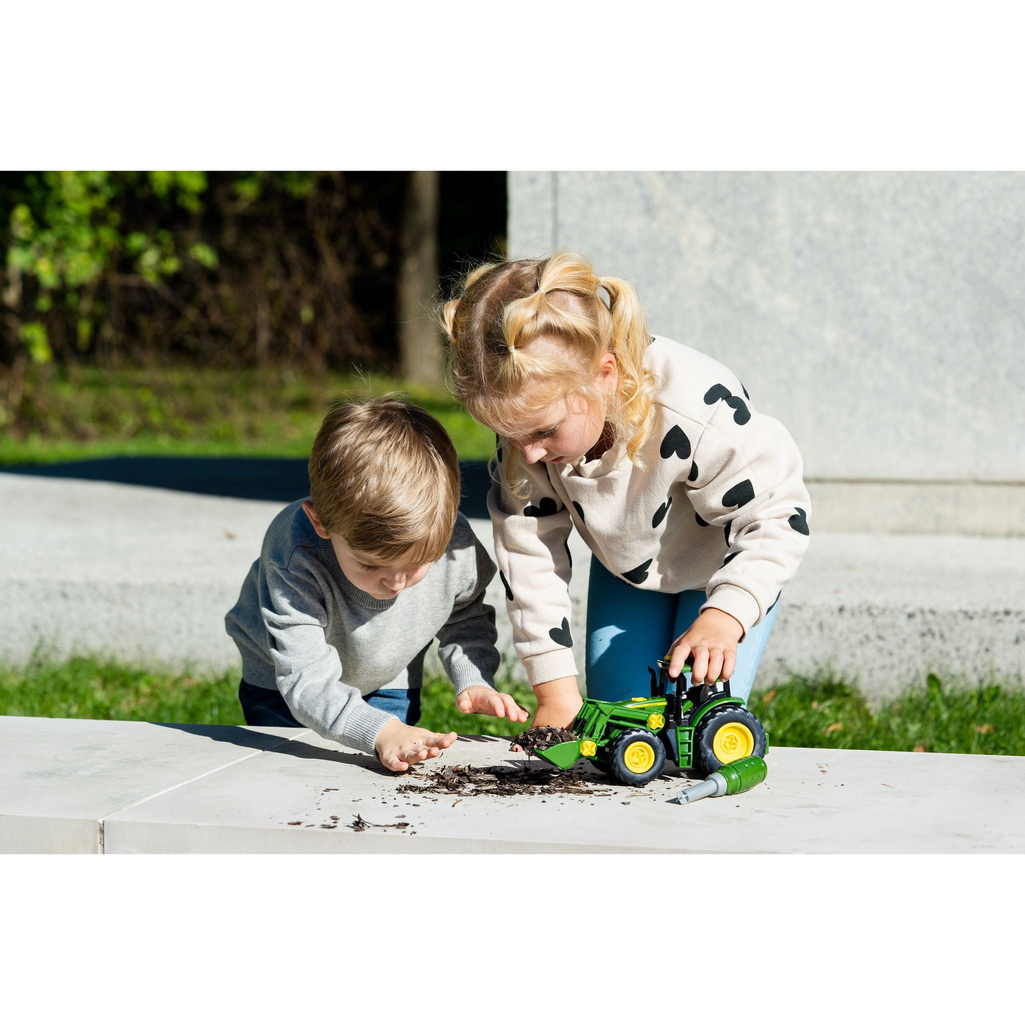 John Deere 6215R 1:24 Tractor