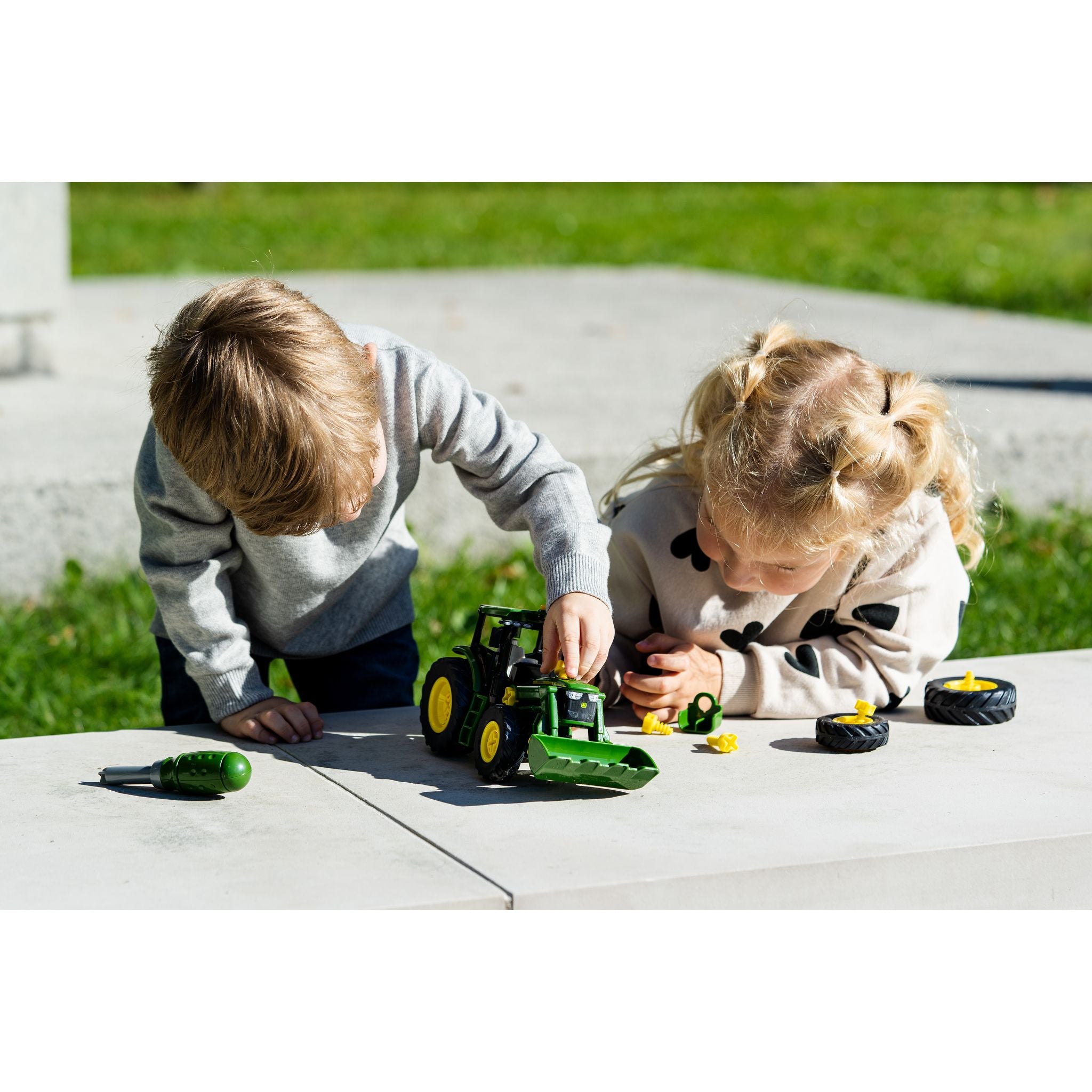 John Deere 6215R 1:24 Tractor