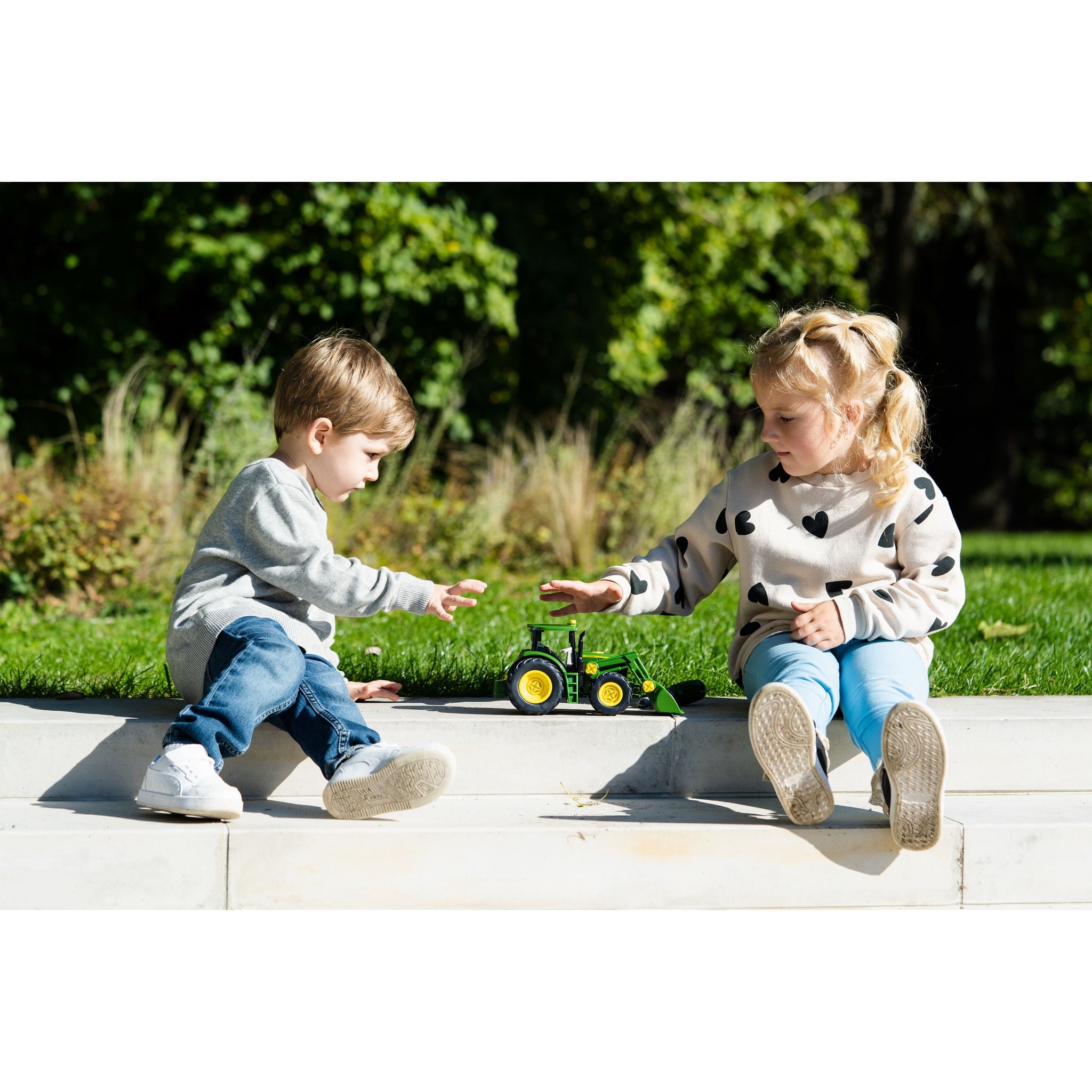 John Deere 6215R 1:24 Tractor