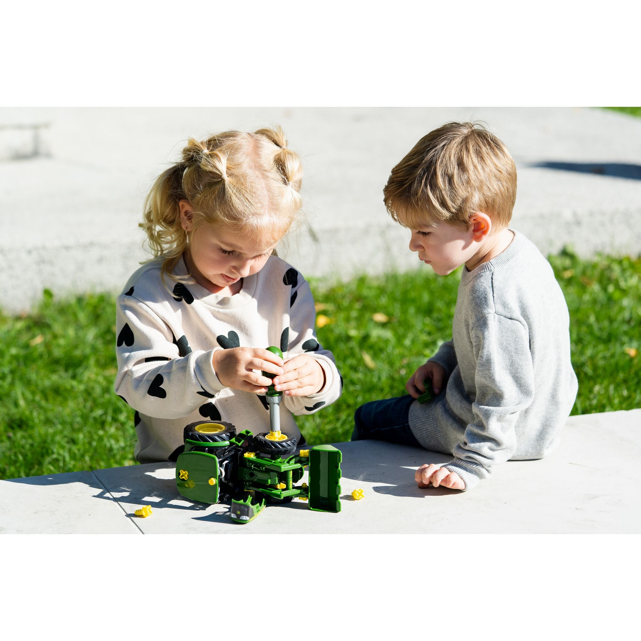 John Deere 6215R 1:24 Tractor