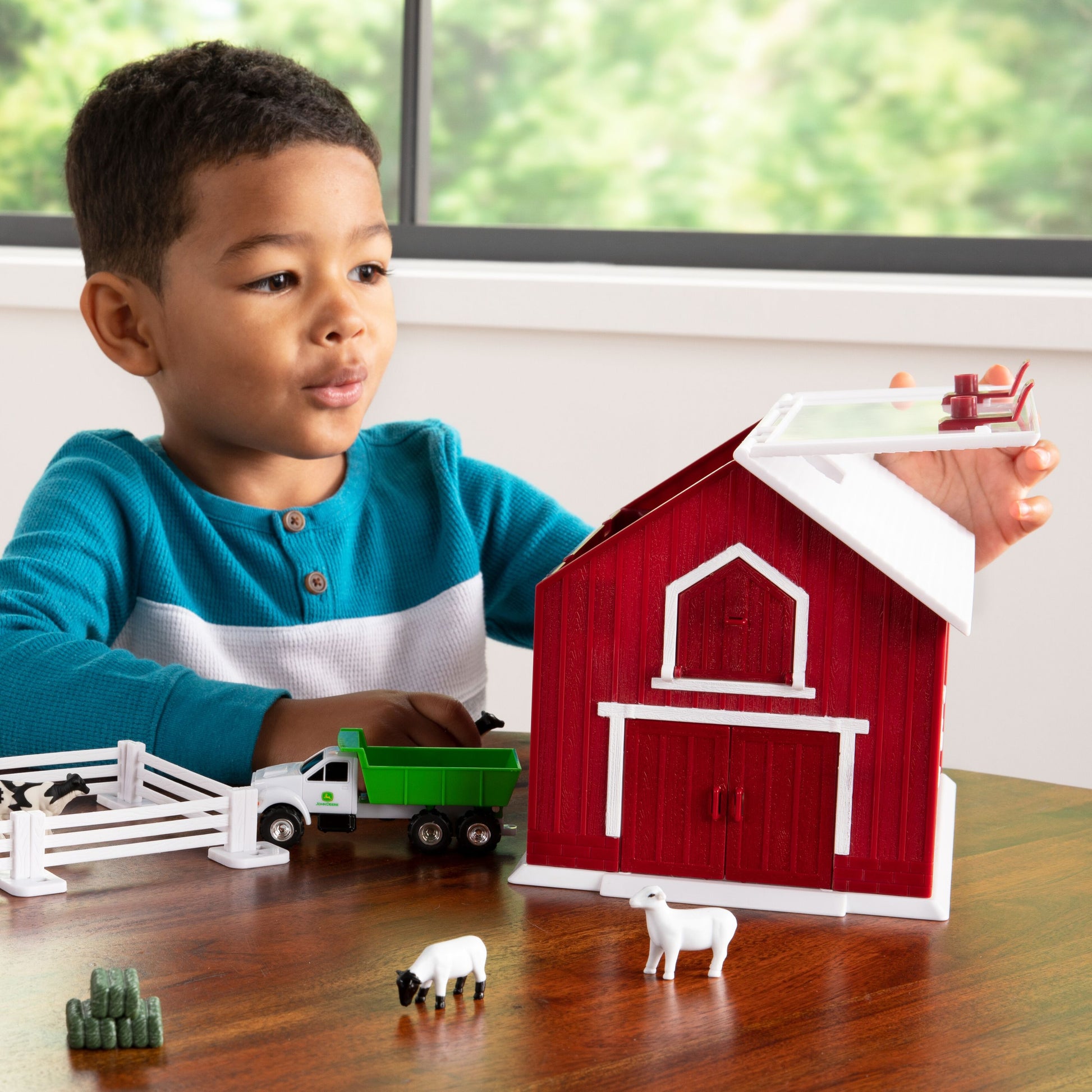 John Deere 1:64 Red Barn 24 Piece Playset - Toyworld Australia