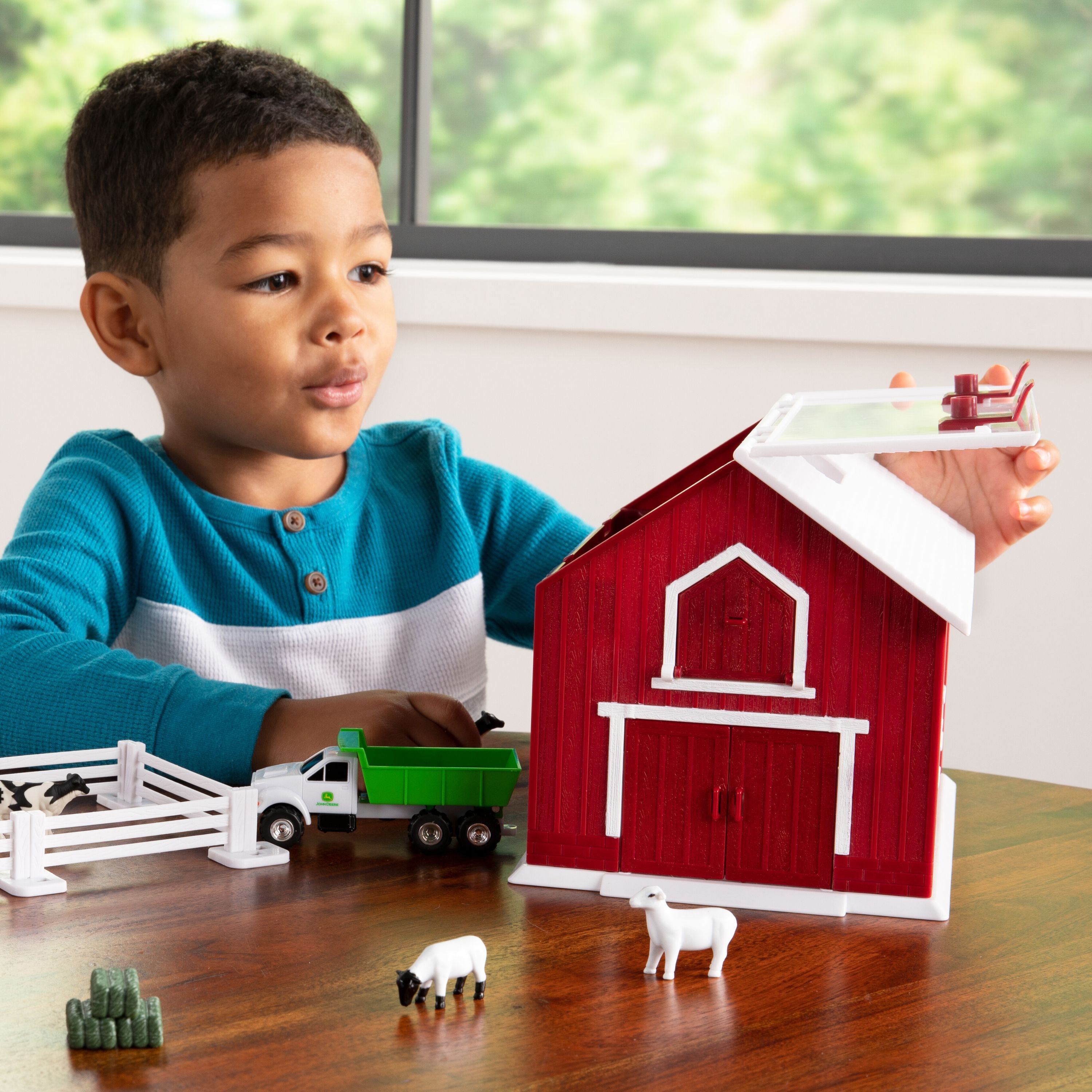 John Deere 1:64 Red Barn 24 Piece Playset - Toyworld Australia