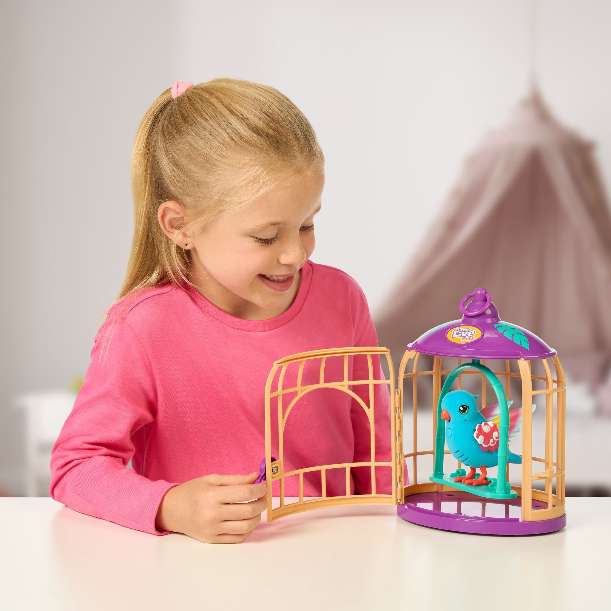 Little Live Pets Lil' Bird Jungle Series 'Pango'