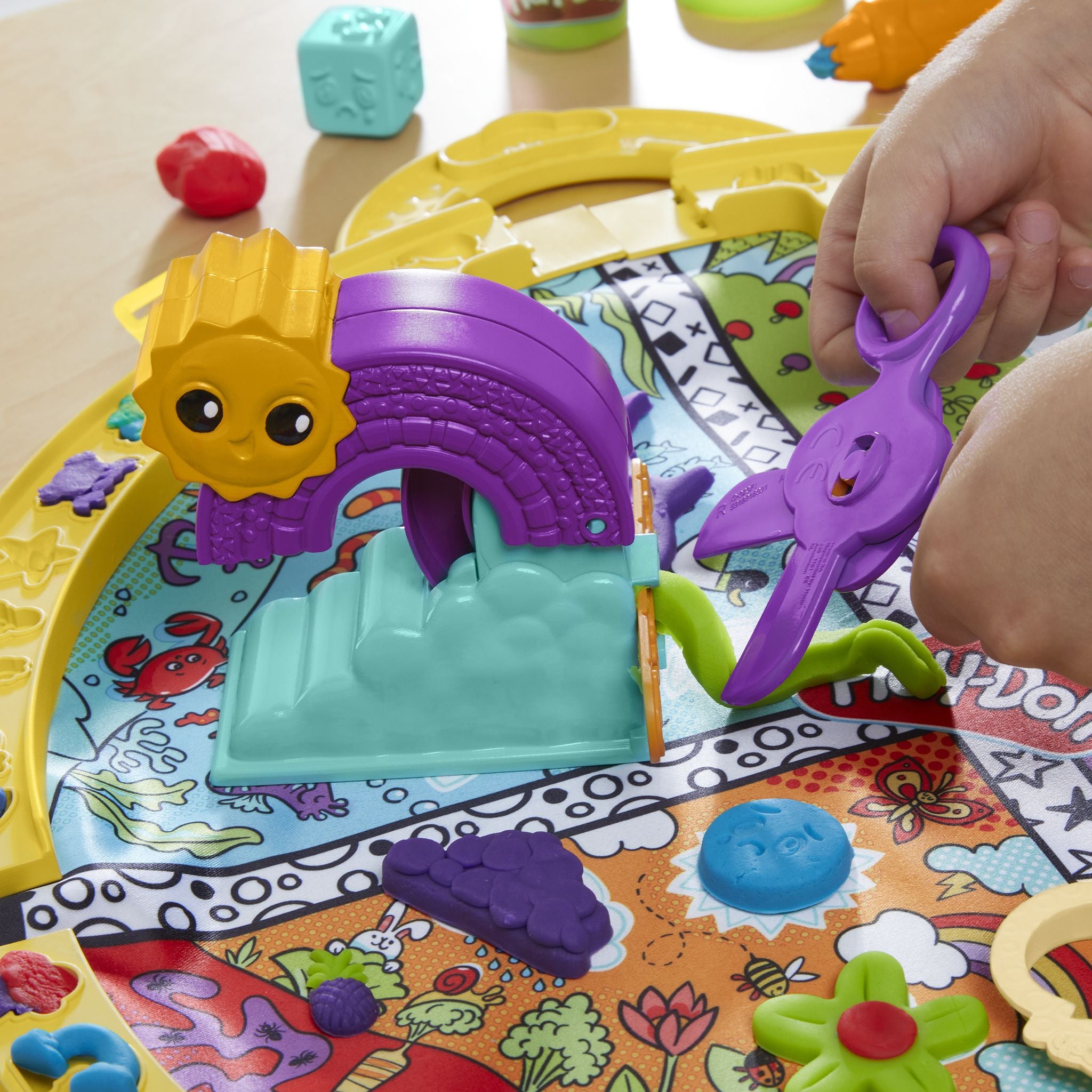 Play-Doh Starters Fold N' Go Playmat