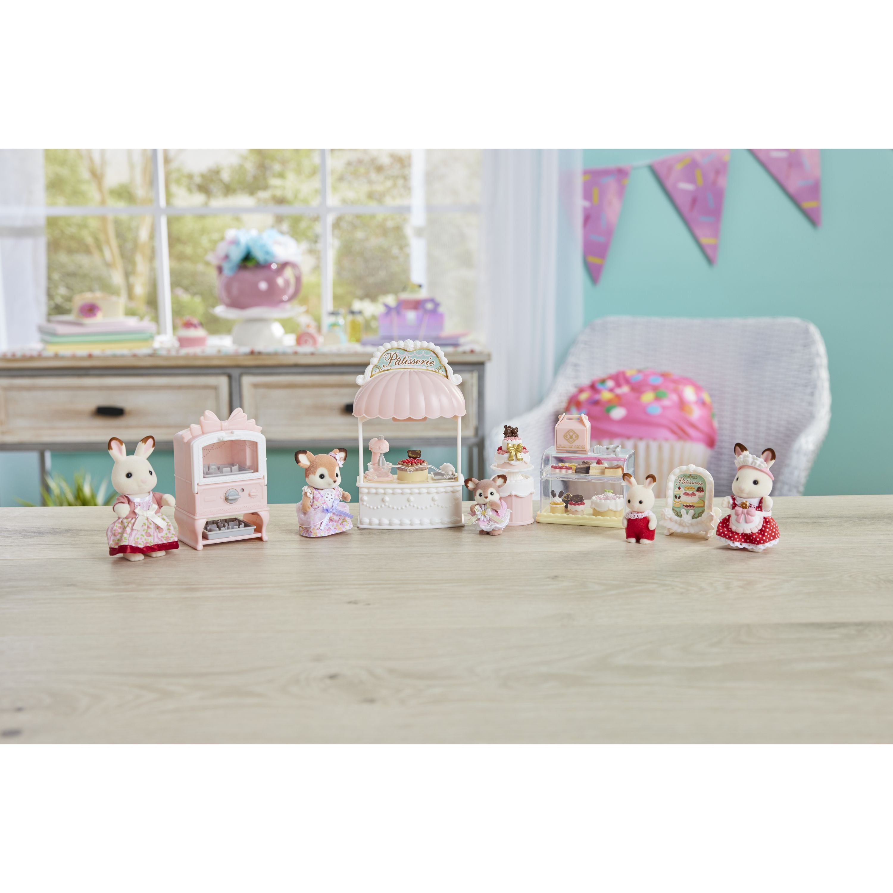 Sylvanian Families Village Cake Shop Starter Set