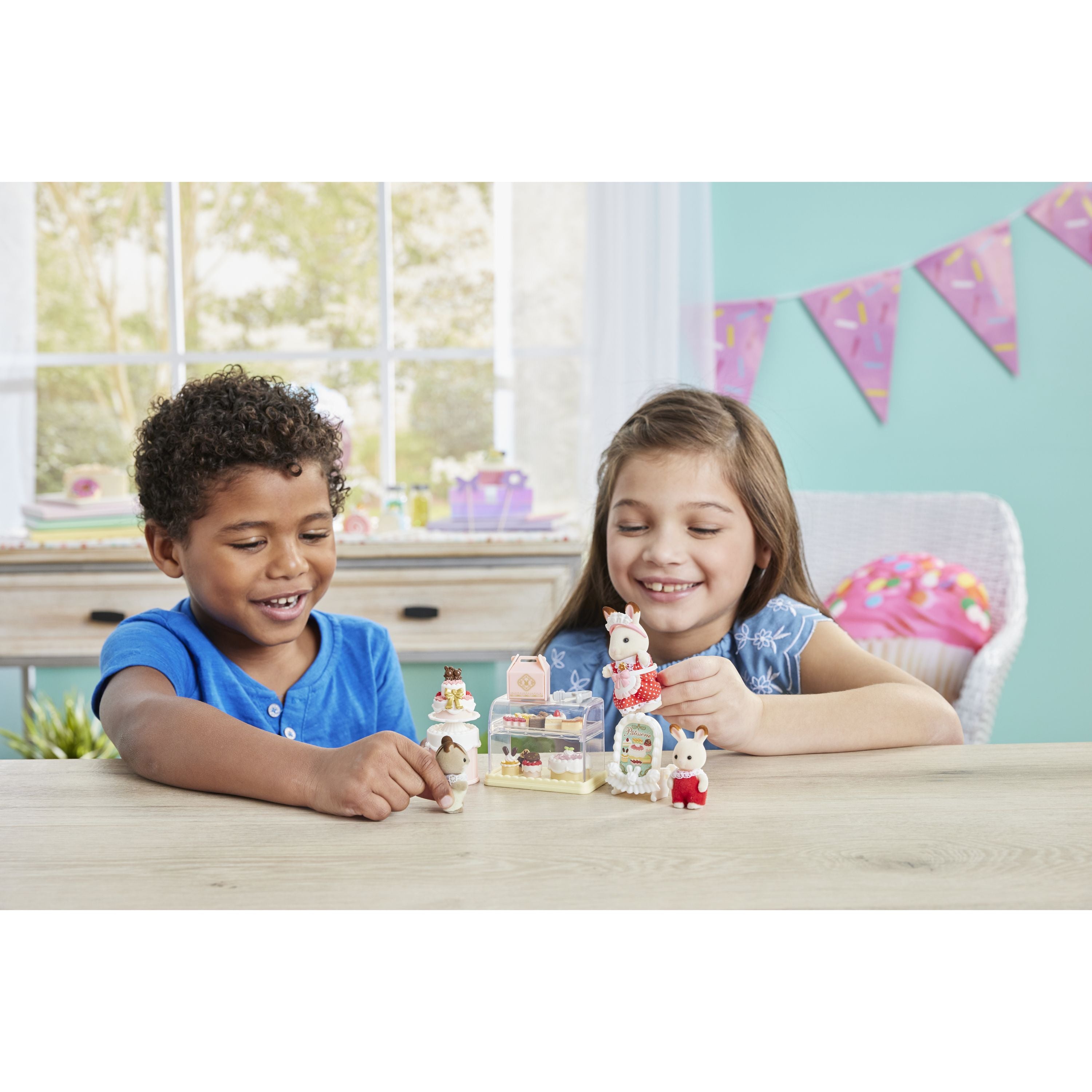 Sylvanian Families Village Cake Shop Starter Set