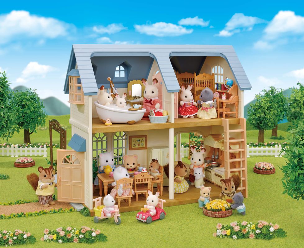 Sylvanian Families Courtyard Home Gift Set