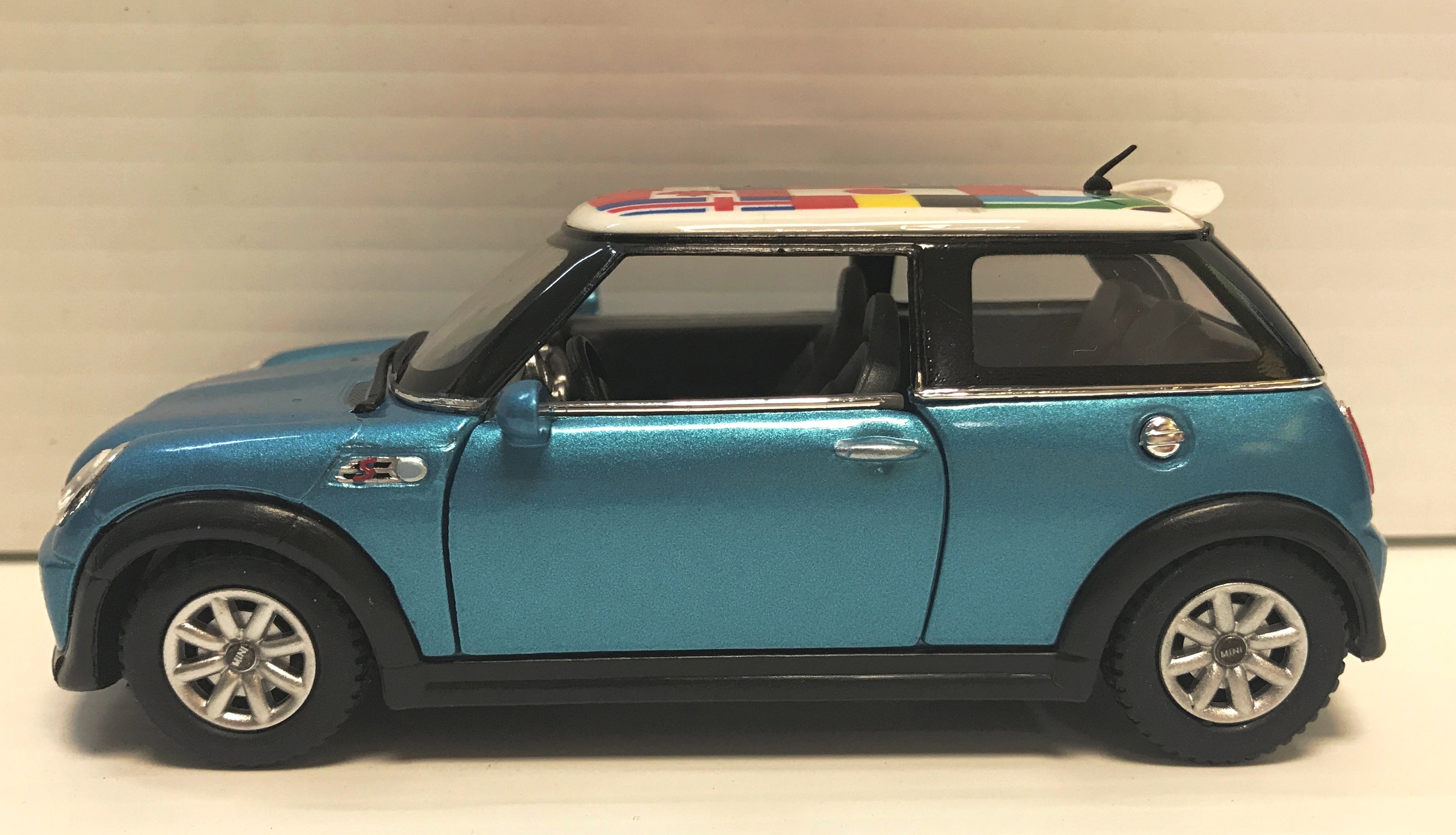 KINSMART 1:28 Die Cast Mini Cooper Assorted Styles