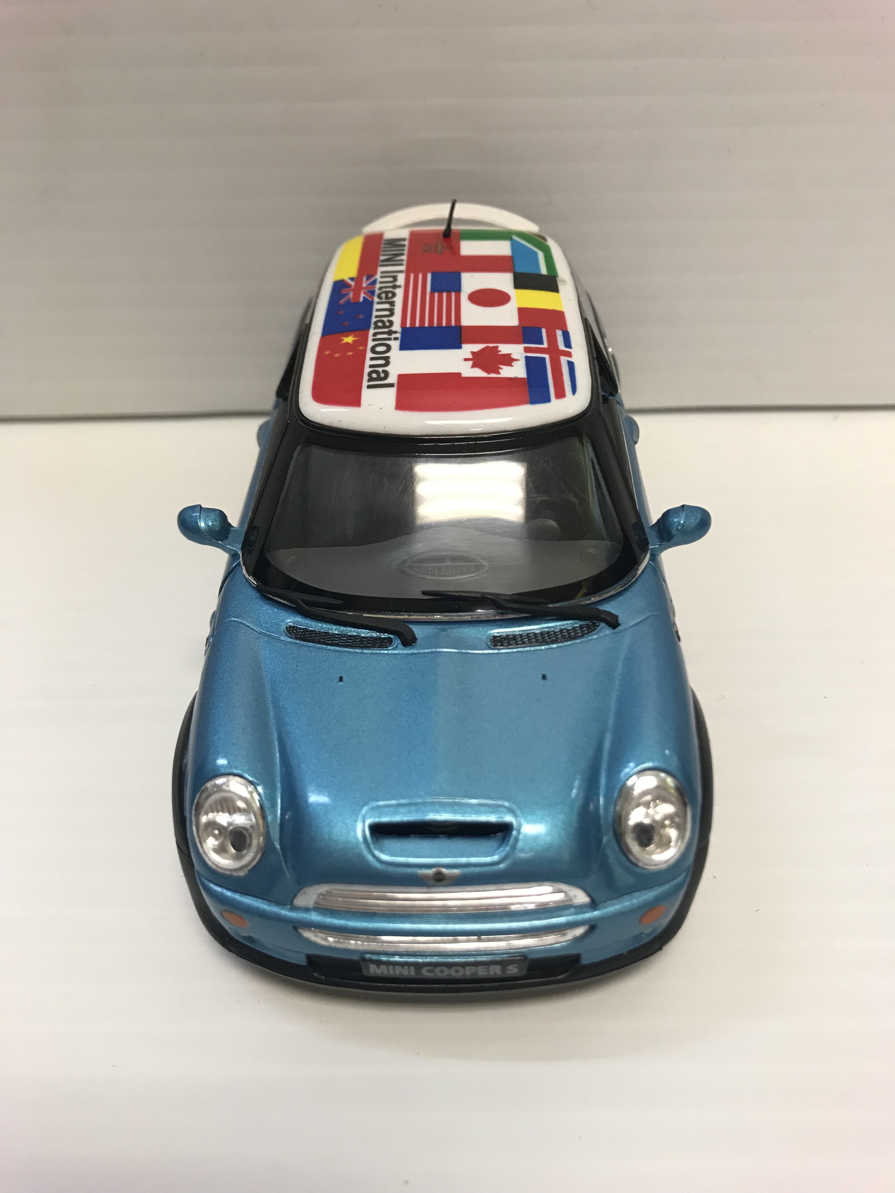 KINSMART 1:28 Die Cast Mini Cooper Assorted Styles
